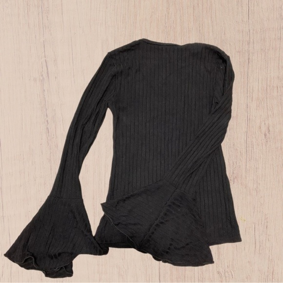 SUZY SHIER | Women's Black Soft rib knit flare Round neck Long bell sleeves - Picture 6 of 10